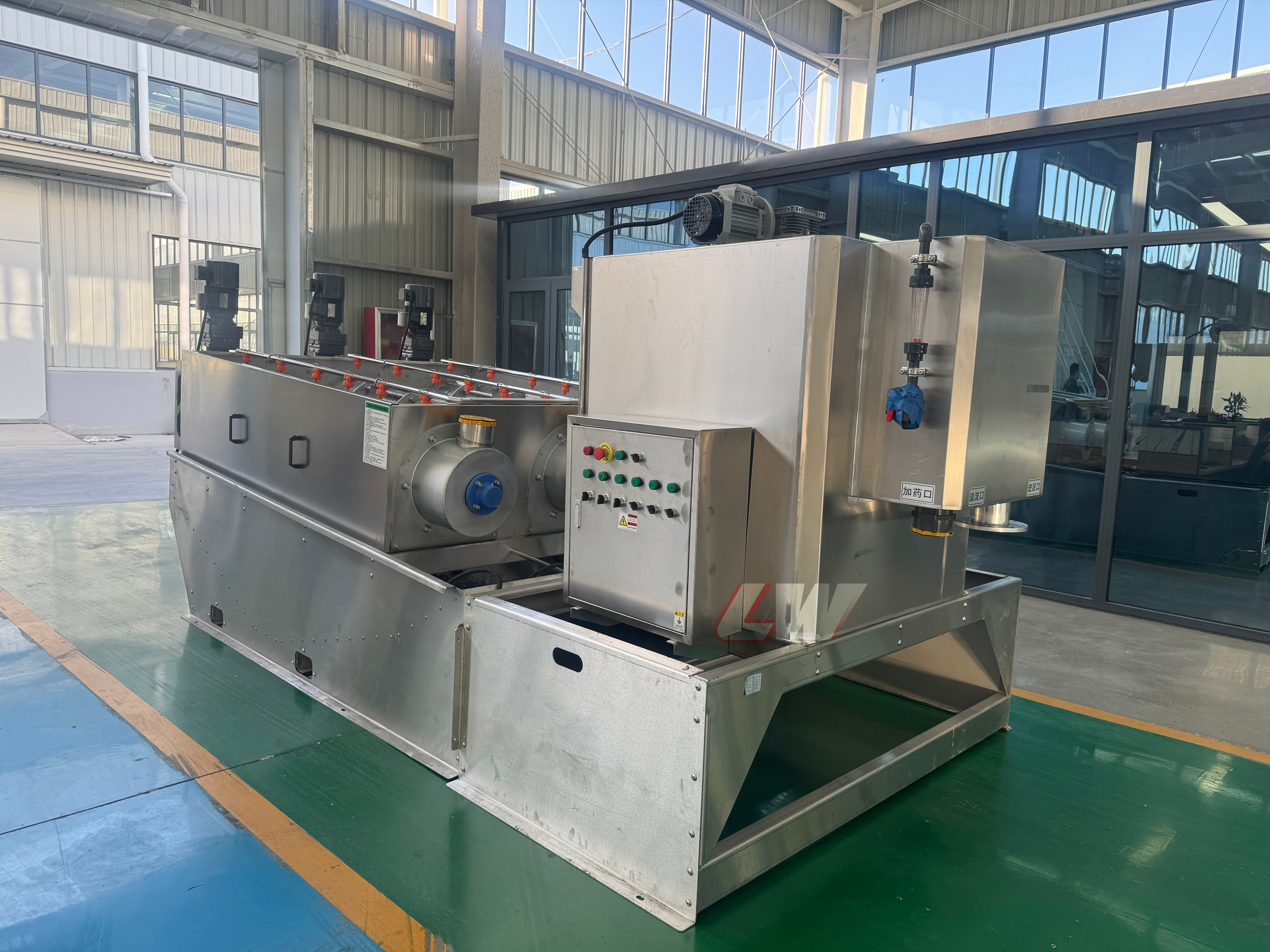 Loway manufacturer multi-disc dewatering screw press provides reliable, continuous solid–liquid separation for municipal wastewater, food processing, petrochemical and industrial sludges