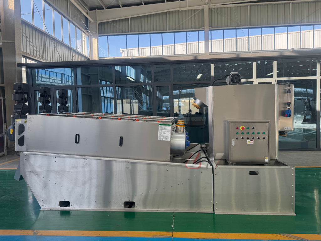 Loway’s multi-disc dewatering screw press provides reliable, continuous solid–liquid separation for municipal wastewater, food processing, petrochemical and industrial sludges