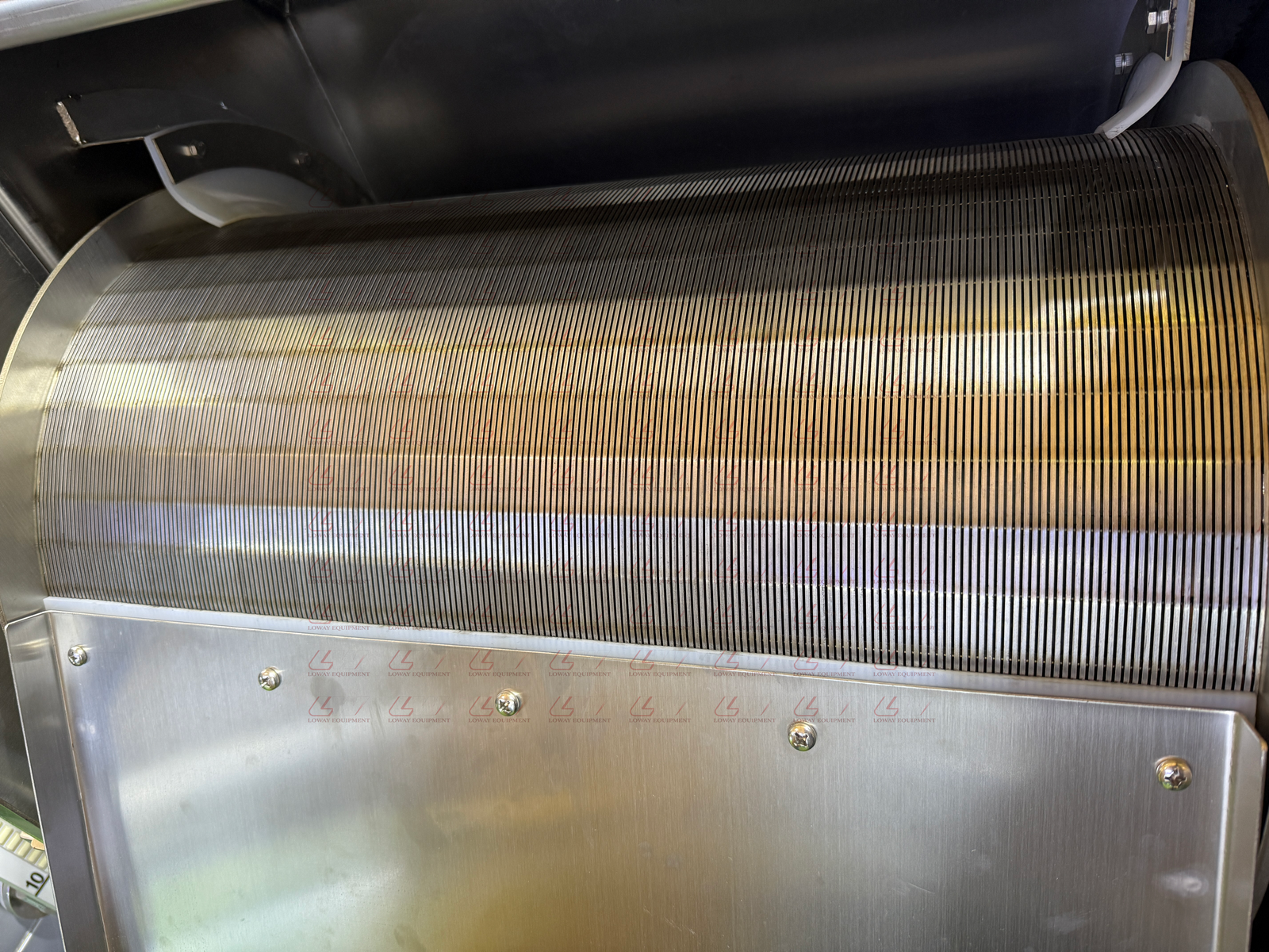 Wedge-wire screen basket surface of the LWZG rotary drum screen, a replaceable wear part