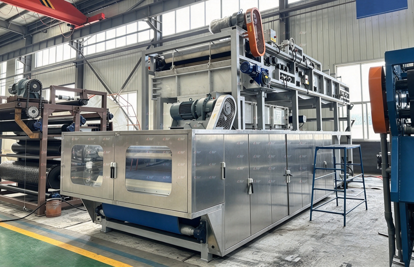 High-pressure belt press with stainless steel enclosure in the Loway factory